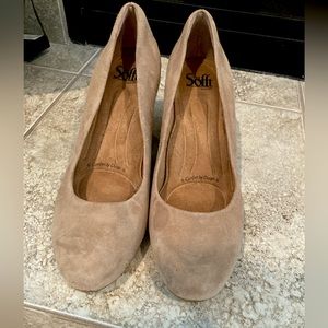 Sofft Beige Suede 3 in heels Size: 9